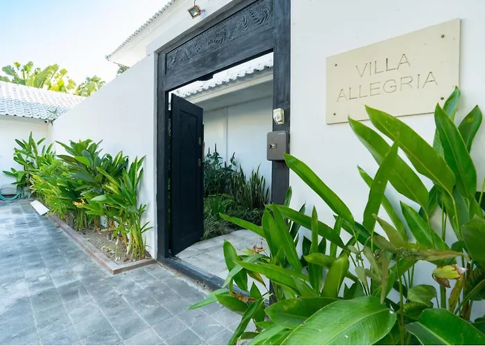 6Br Berawa Villa For 12 | Pool, Bbq & Pool Table Canggu (Bali)