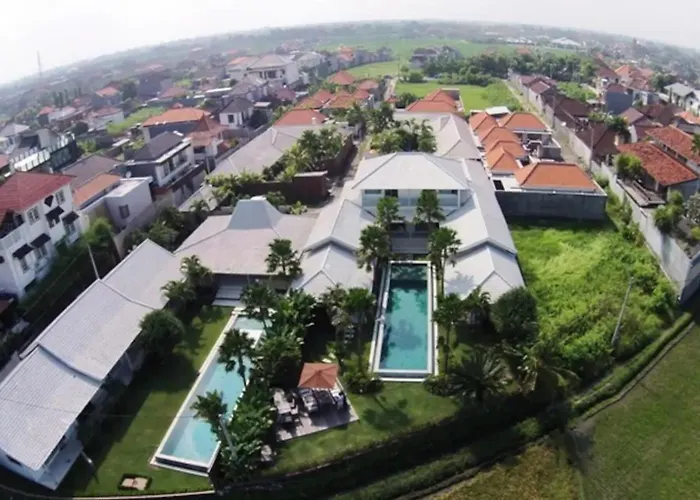 6Br Berawa Villa For 12 | Pool, Bbq & Pool Table