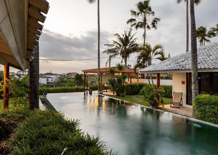 6Br Berawa Villa For 12 | Pool, Bbq & Pool Table Canggu (Bali)